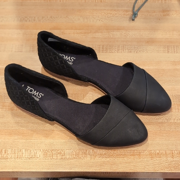 Toms Shoes - Toms Black Flats with Sleek Pointed Toe